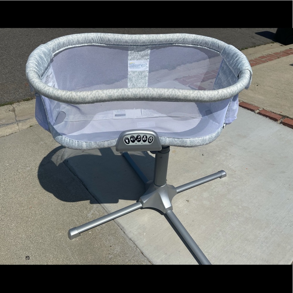 Halo bassinet premiere series swivel
